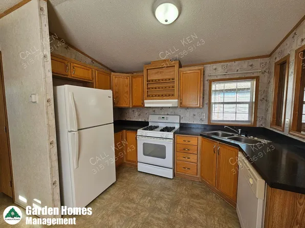 6 Orchard Grv, New Hartford, NY 13413