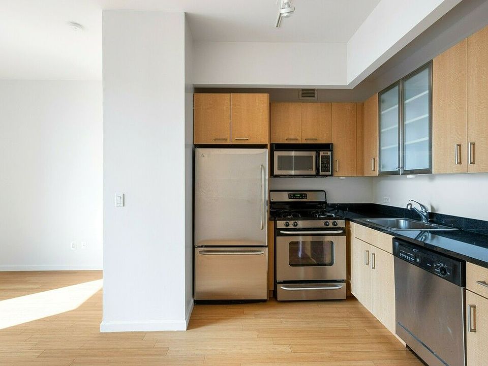 1st image of 90 West St APT 21Z