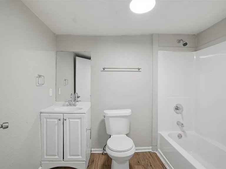 1214 Jones St — Photo 16