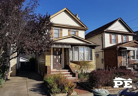 2nd image of 1751 E 53rd St