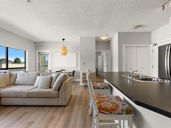 870 Short St #419, Saanich, BC V8X 2V5