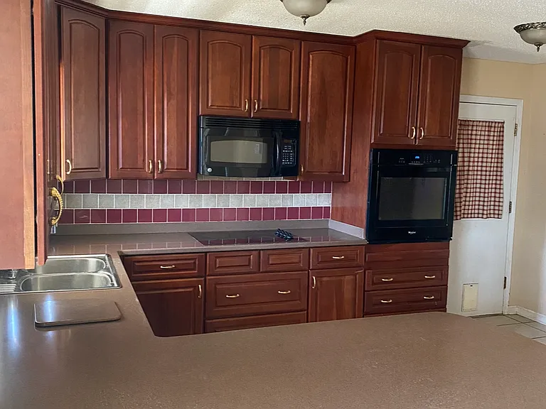 8002 Greenwillow Ct SE — Photo 12