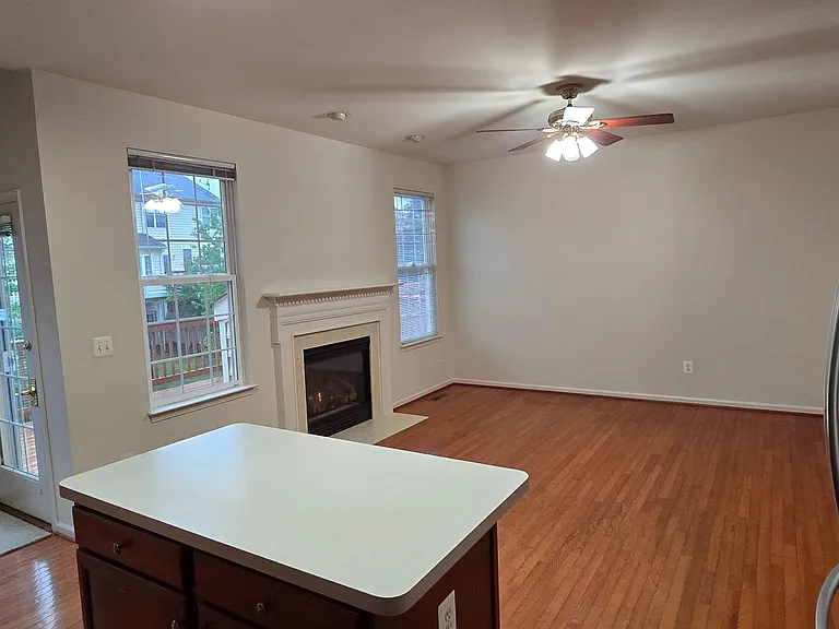 22614 Welborne Manor Sq — Photo 6