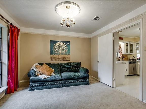 5th image of 4707 Woodview St