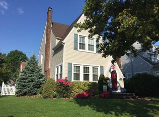 445 Marcellus Rd, Mineola, NY 11501