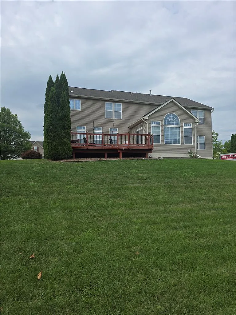 4 bed, 2.5 bath, 3298 sqft, $3,800 — Photo 3