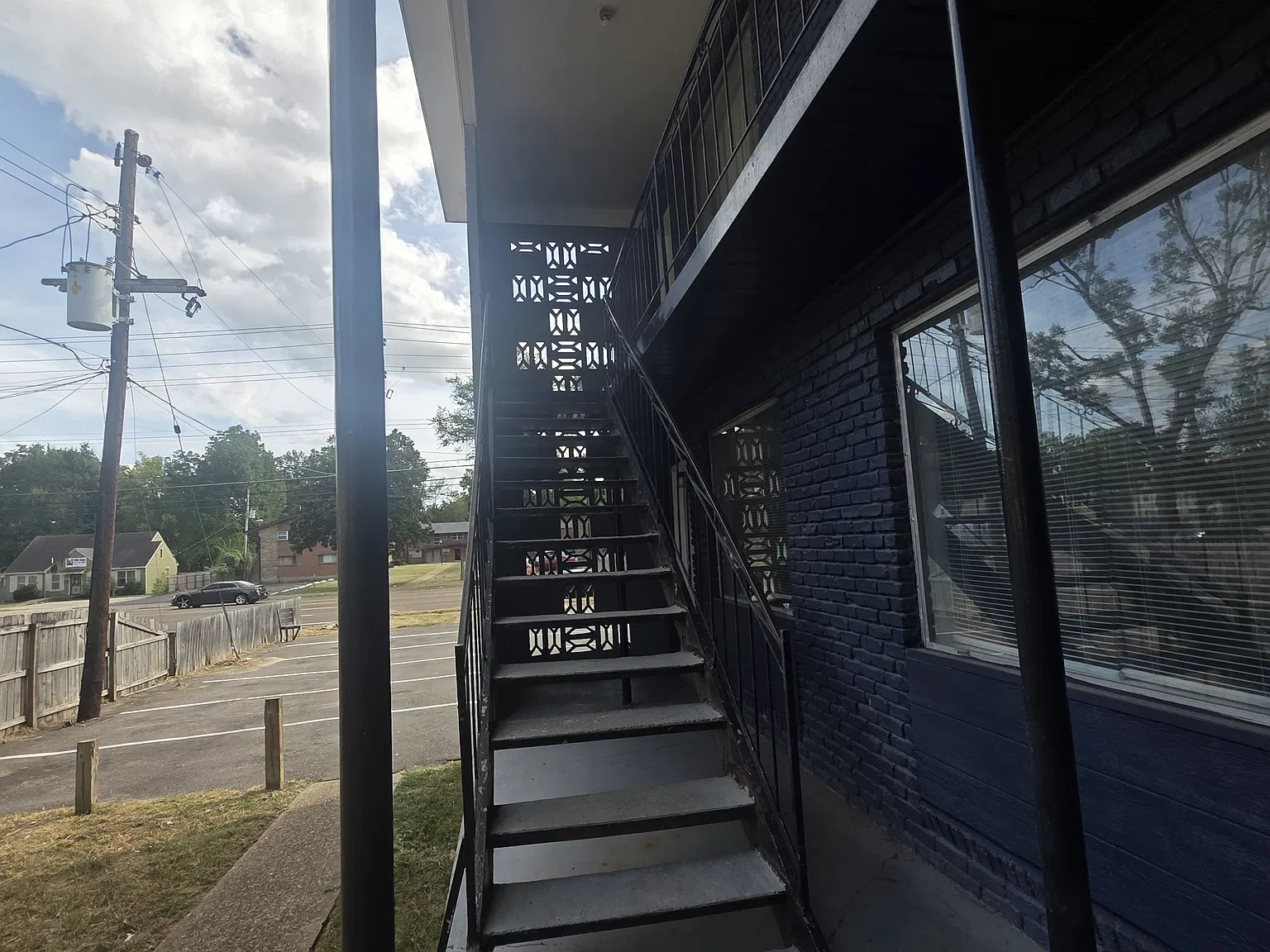 3 bed, 1.0 bath, $995 — Photo 3
