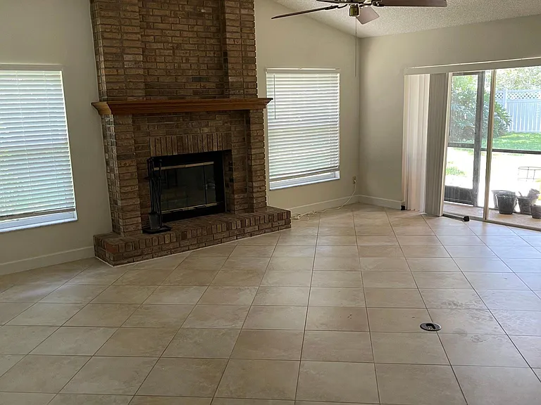 15911 Layton Ct — Photo 17