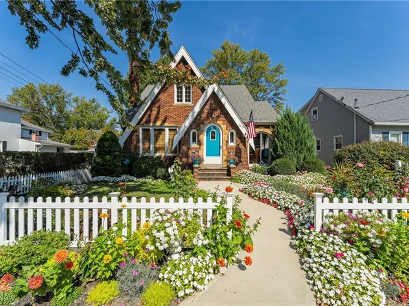 5572 South St, Vermilion, OH 44089