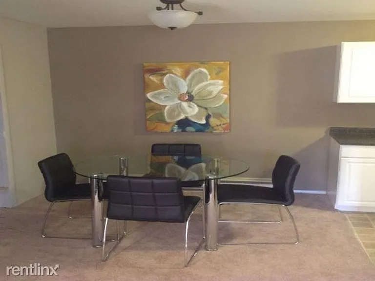 1012 Turner Dr — Photo 6