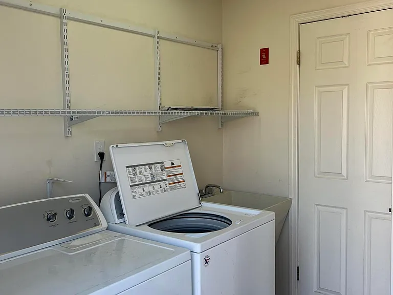 465 Adrian Ave — Photo 10