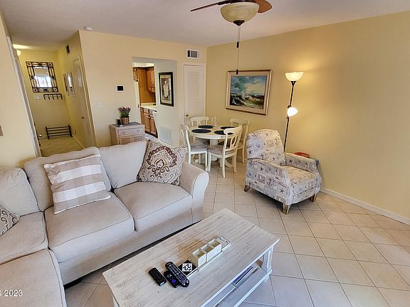 3rd image of 122 E Colonial Ct #48