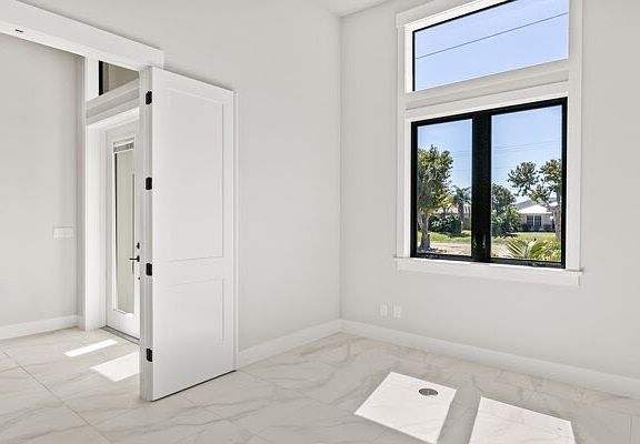 4th image of 2133 Cape Coral Pkwy W