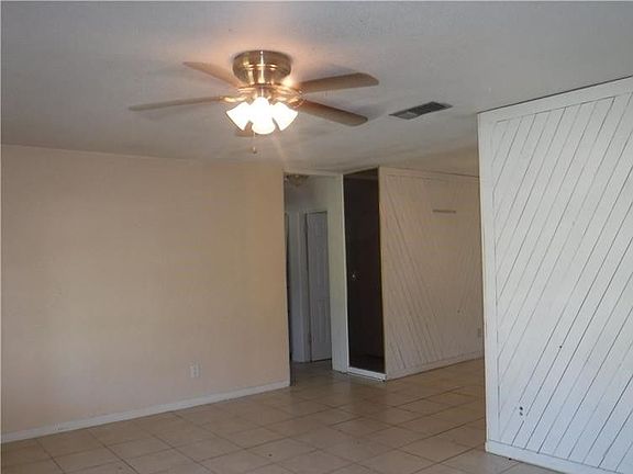 4th image of 4531 Venetian Blvd NE