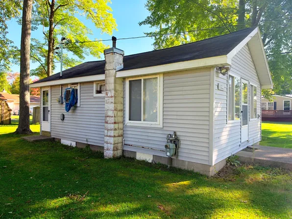12352 E Houghton Lake Dr, Houghton Lake, MI 48629