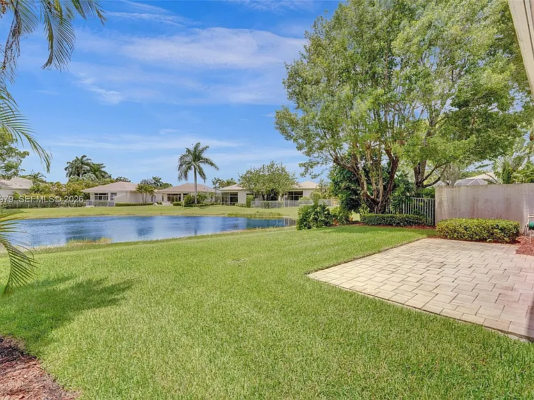 2525 Bay Pointe Ct — Photo 8