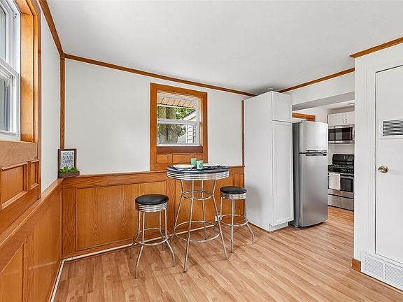 4th image of 2951 Garfield Ave