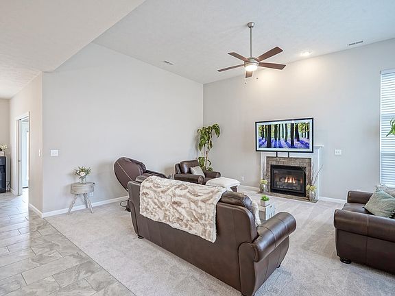 5th image of 2843 Three Meadows Dr