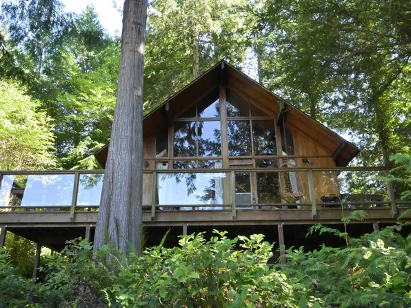 6190 Coracle Dr, Sechelt, BC V7Z 0C9