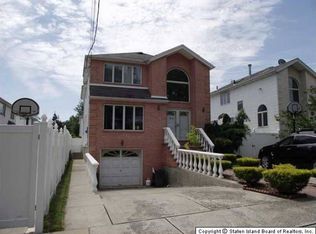 64 Mosely Ave, Staten Island, NY 10312