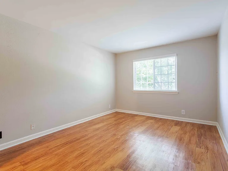 865 Bellevue — Photo 37
