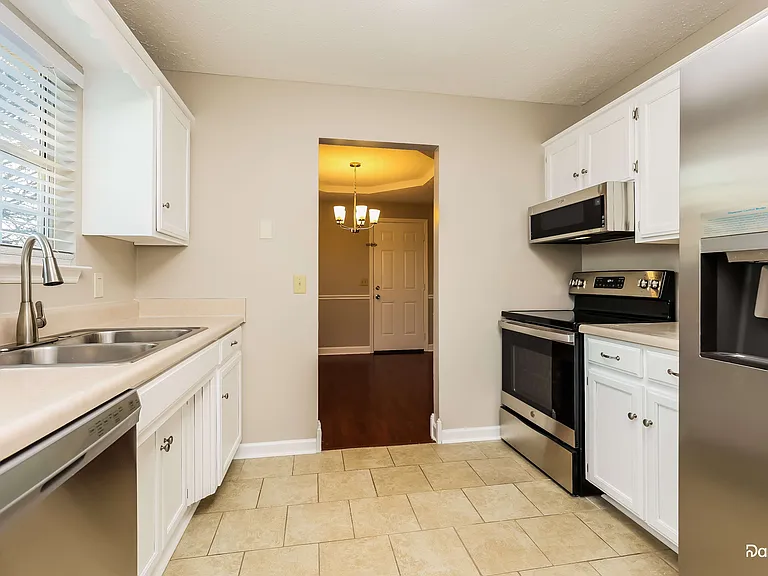 302 Vernon Traylor Dr — Photo 2