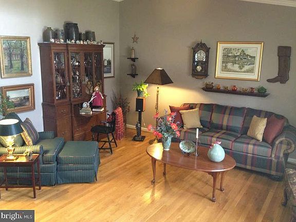3rd image of 18 Whippoorwill Ln