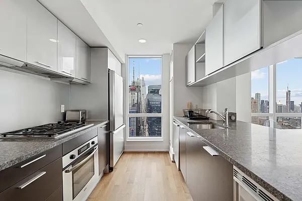 Rented by R New York | media 1
