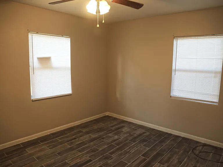 5084 Andrews St — Photo 10