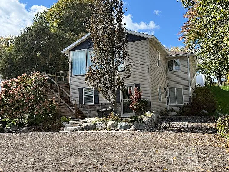 11149 Crooked Lake Dr NE