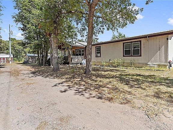 Front drive w/Sheds & DW