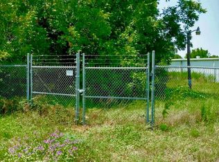 905 S 4th St, Crockett, TX 75835