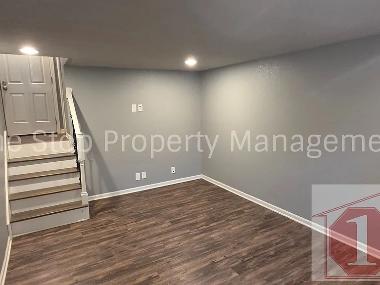 608 NE Florence Ave #A — Photo 18