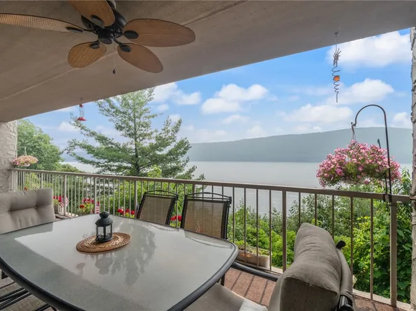 127 Cliffside Dr S, Canandaigua, NY 14424