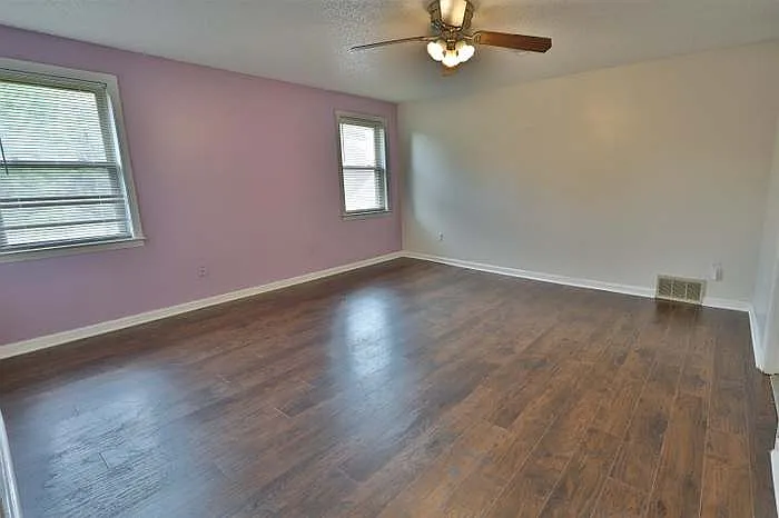 Clover Hill Dr — Photo 10