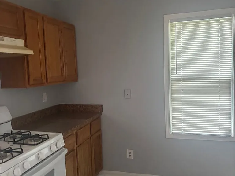 2404 Montgomery St — Photo 3