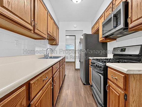 3rd image of 100 Glen Garry Rd