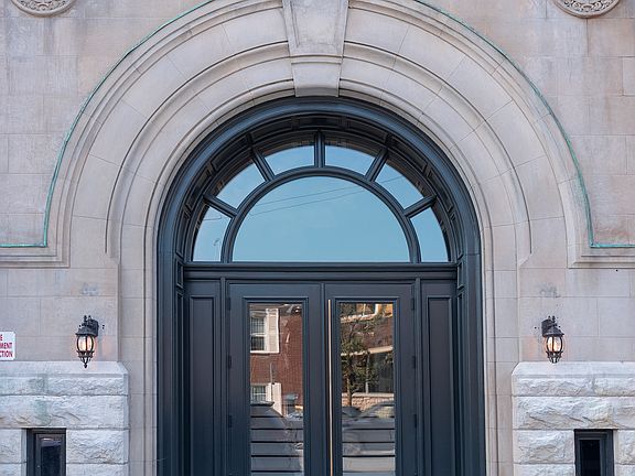 2nd image of 475 George St N