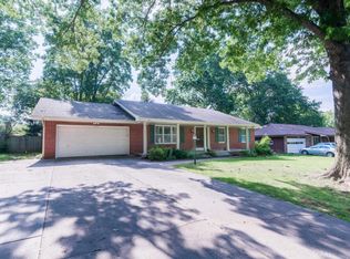 2905 S Chantilly Ln, Springfield, MO 65804