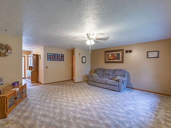 3rd image of 921 E Kirwin Ave