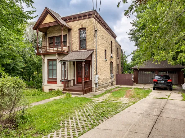 358 Bent St, Elgin, IL 60120