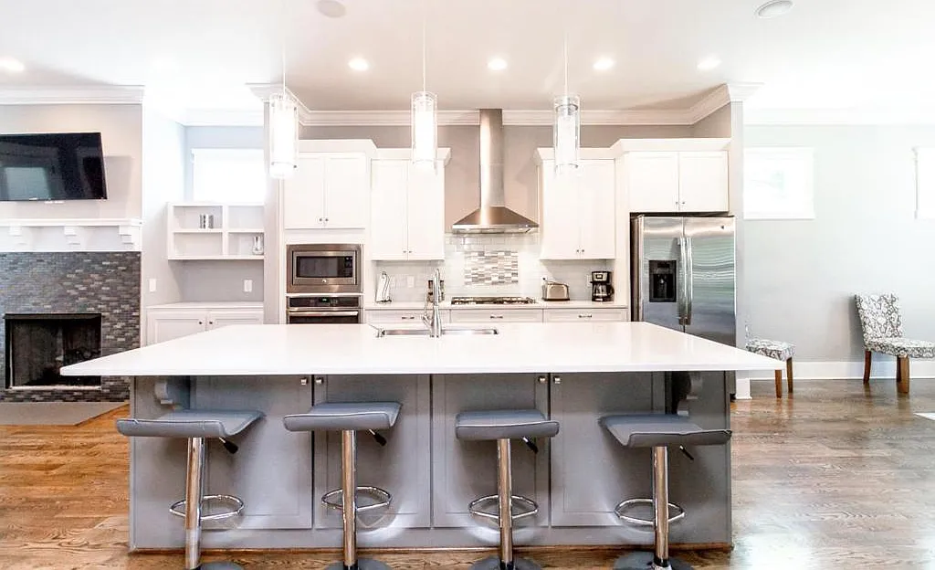 4 bed, 3.5 bath, 2736 sqft, $4,000 — Photo 2