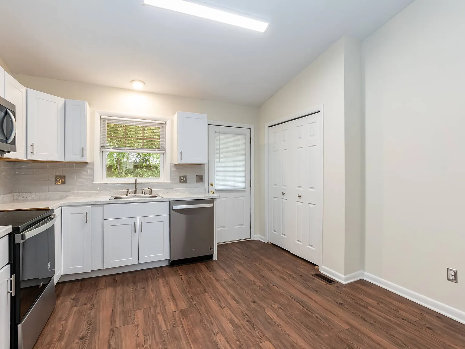 2 bed, 900 sqft, $1,500 — Photo 4