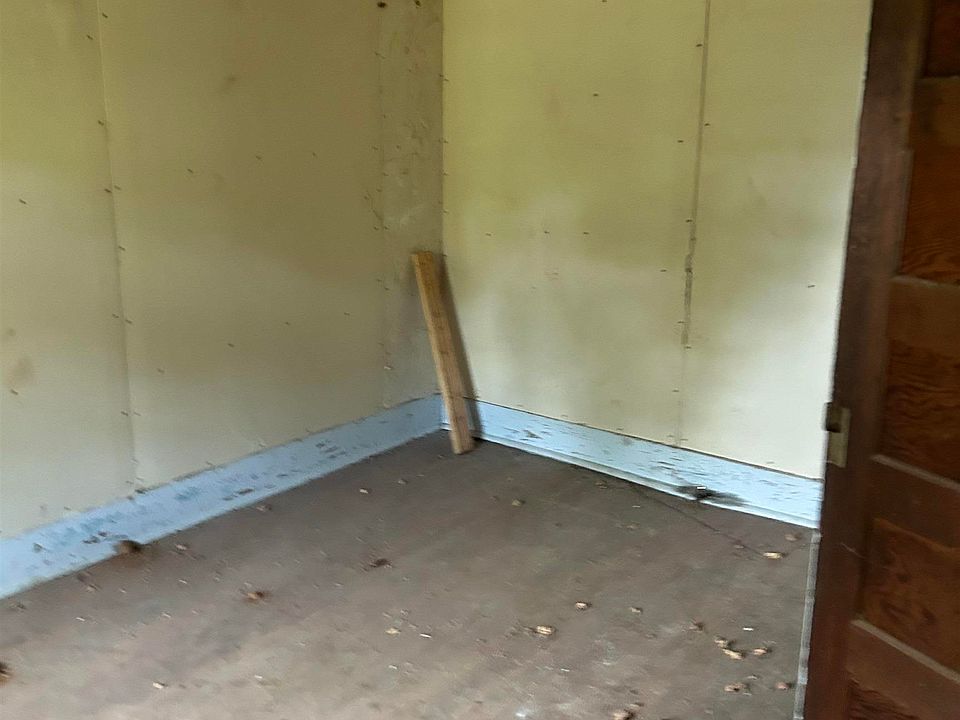 2nd image of 814 Henderson St