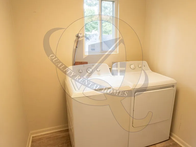 2145 E McLean Ave — Photo 11