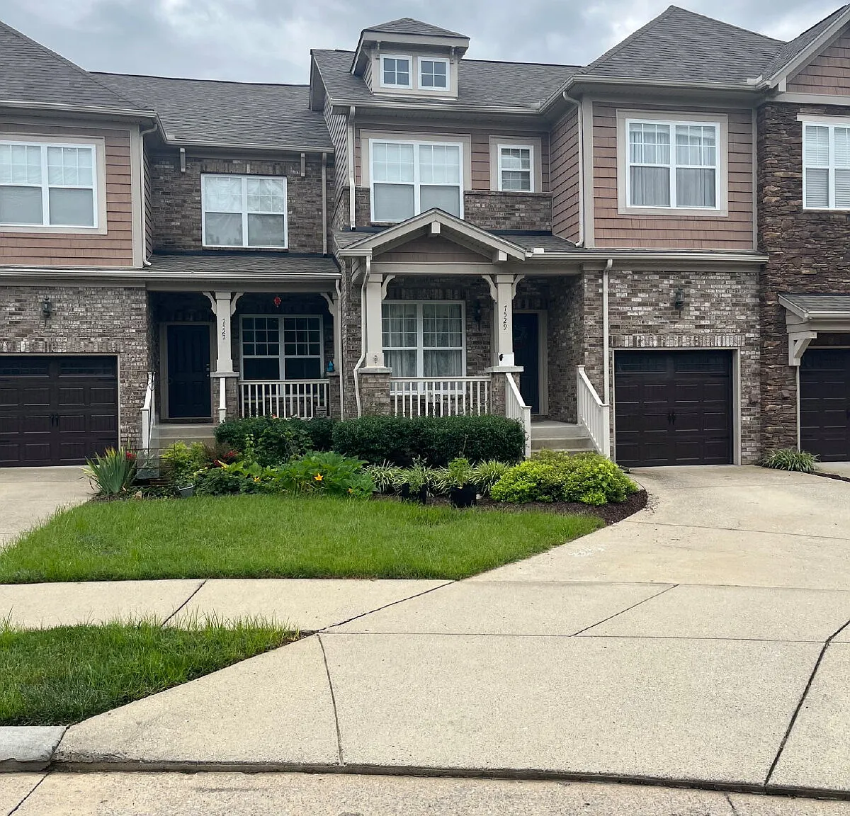 3 bed, 2.5 bath, 1744 sqft, $2,300 — Photo 1