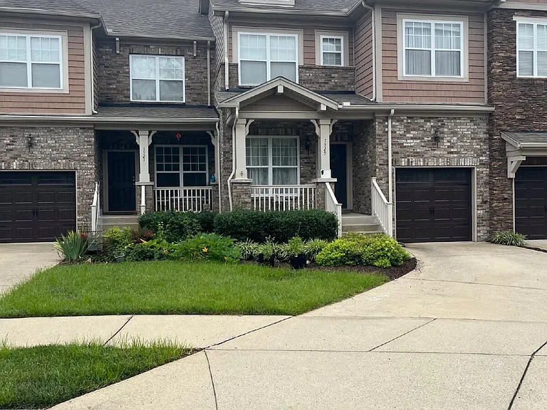 7529 Kemberton Ct — Photo 1