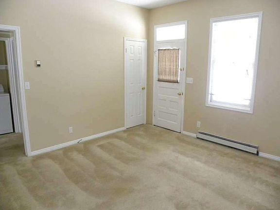 Entry/living room