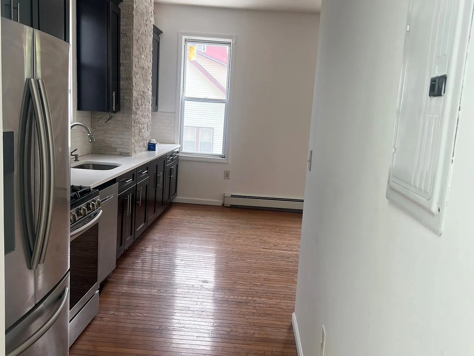 2 bed, 1500 sqft, $2,300 — Photo 3