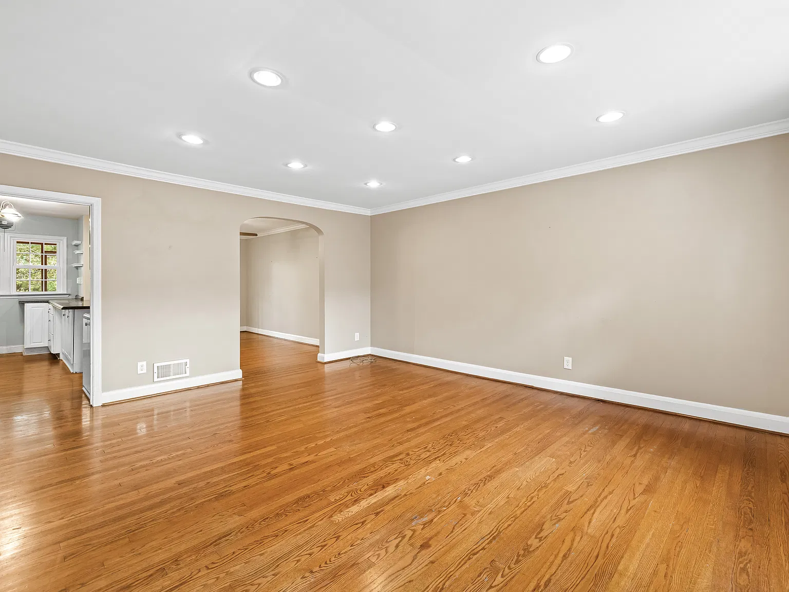 3 bed, 1292 sqft, $2,700 — Photo 3